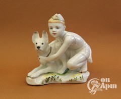 Скульптура "Мальчик с собакой"